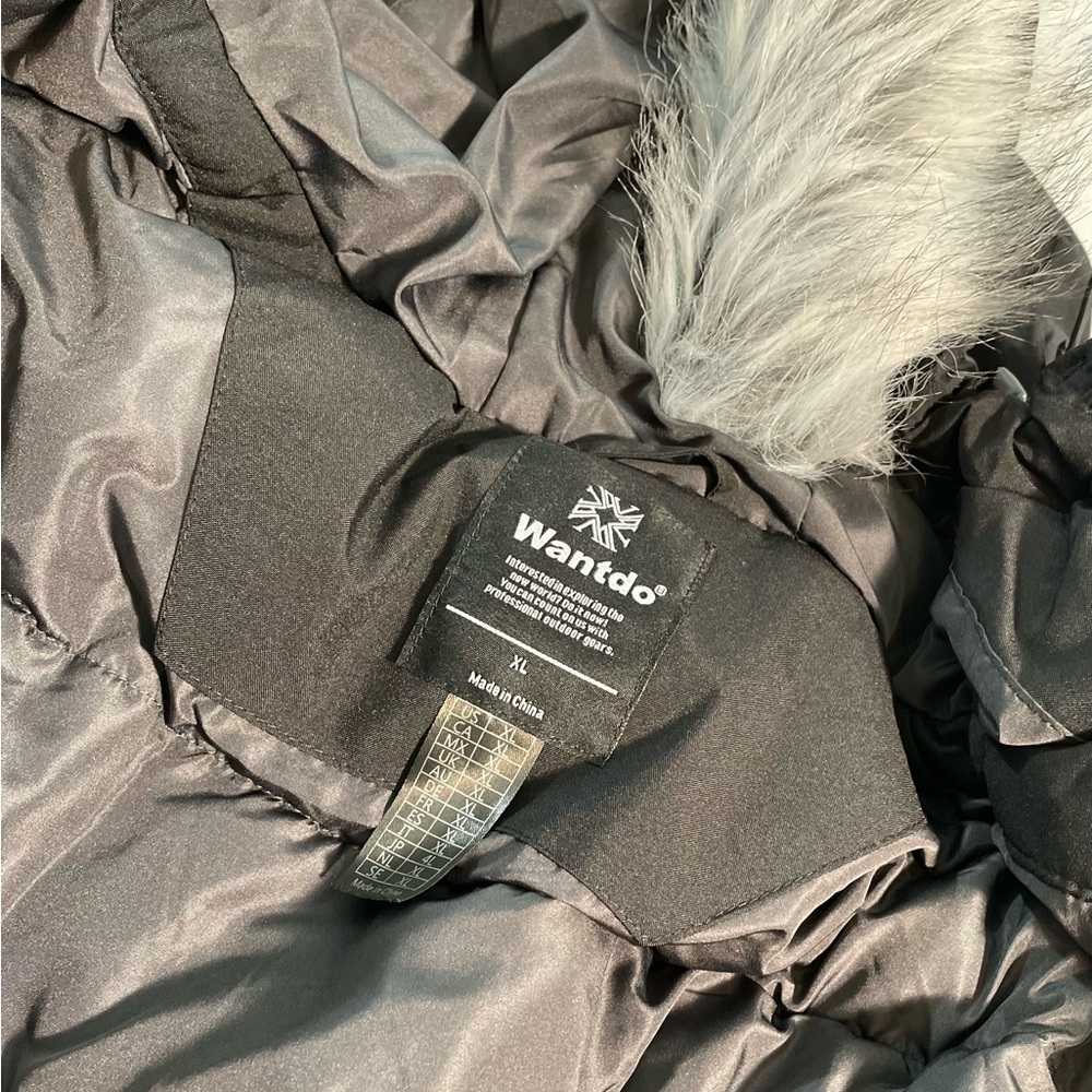 Wantdo Women's Heavy Black Winter Coat (XL) - Picture 5 of 7
